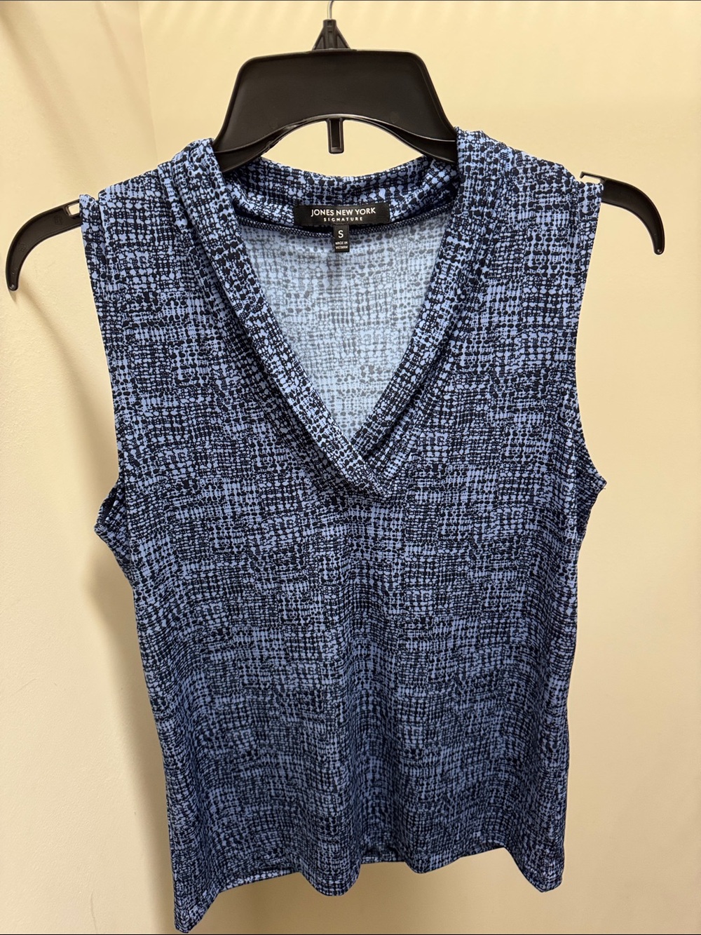 Jones New York Blue Patterned Sleeveless V-Neck Tank